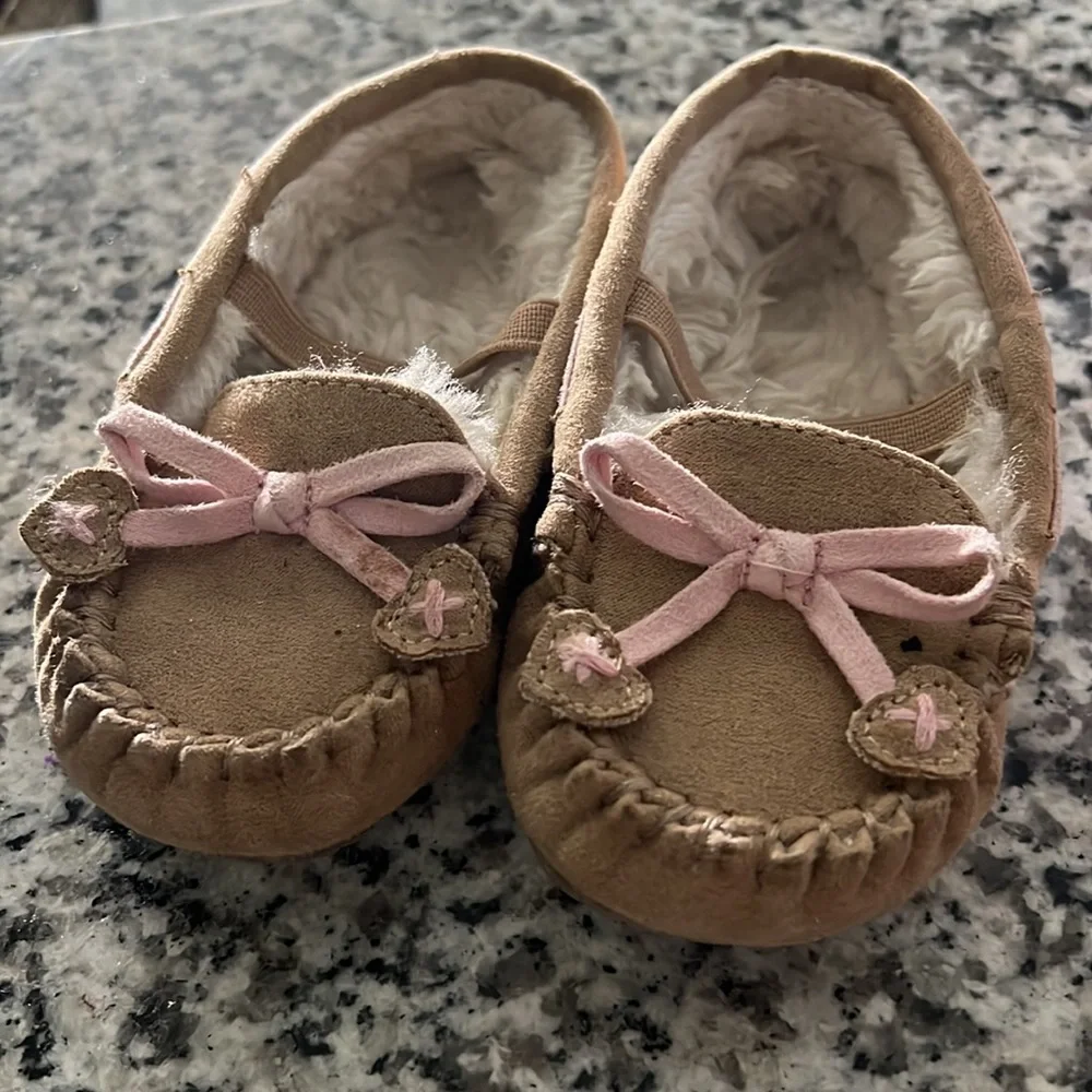 Lot of 5 slippers 🐰🐰. Pink, furry, leather. Size NB-5. - Picture 14 of 14